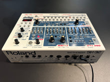 Load image into Gallery viewer, Roland SH-32 (Pre-Owned)
